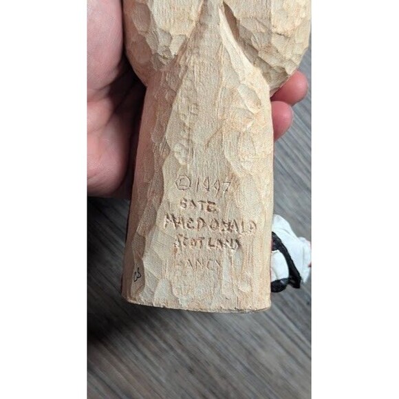 MacDonald Claus 1997 Carved Wood Scottish Golfer Figurine Scotland Signed Artist - Picture 5 of 7